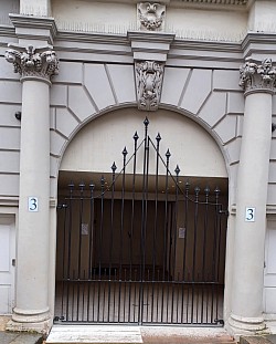 Gate ,Harrington gardens ,hotel,London